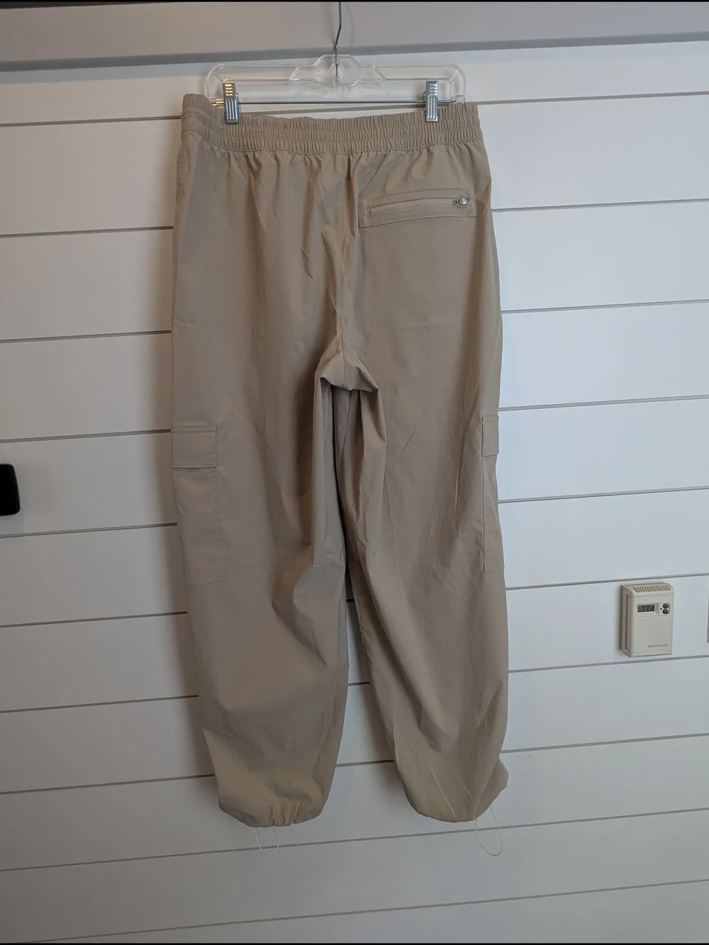 Athleta Cascade High Rise Cargo Poplin Pants Oak Size Medium Khaki Drawstring - Picture 9 of 14